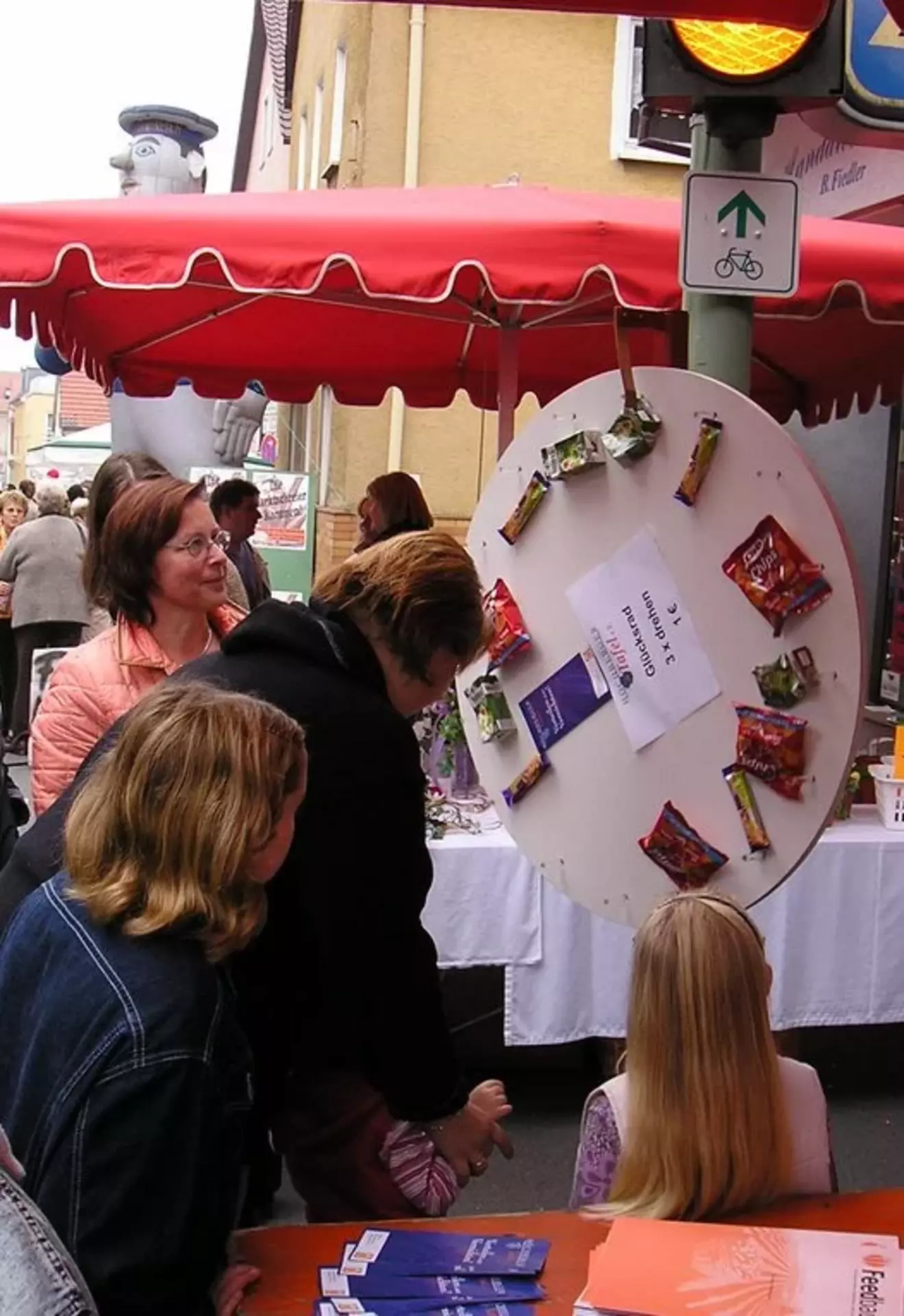 Das Tafel-Glücksrad auf dem Höchberger Marktfest